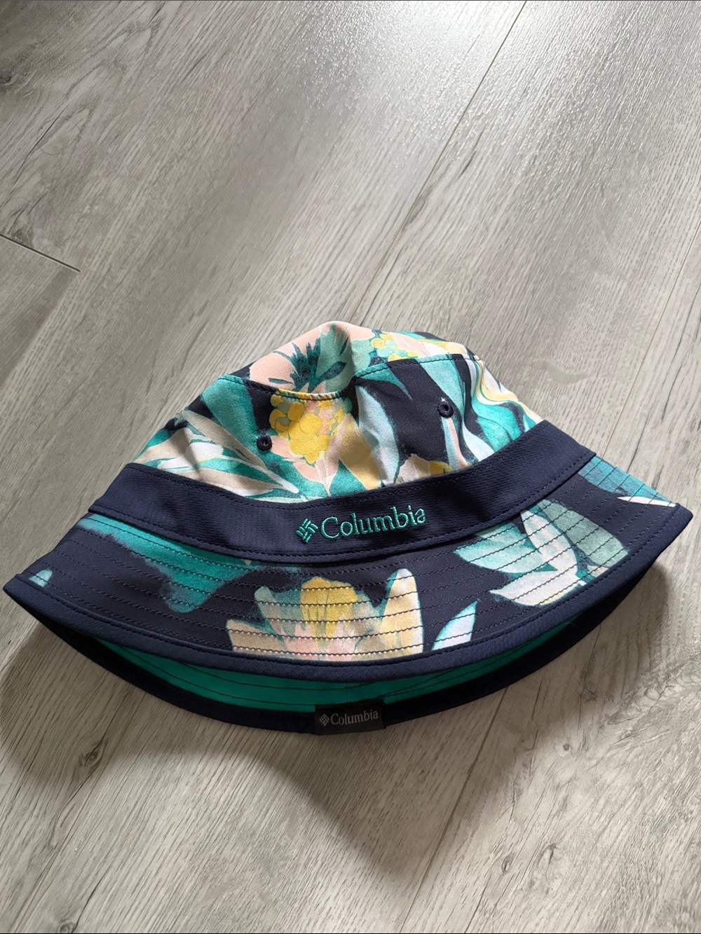 Columbia reversible bucket hat small new